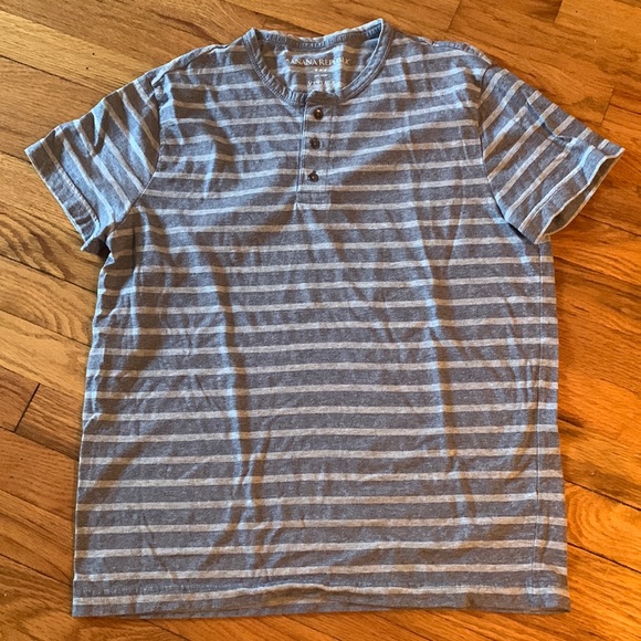 Banana Republic Medium Gray/Blue Henley Shirt - Medium